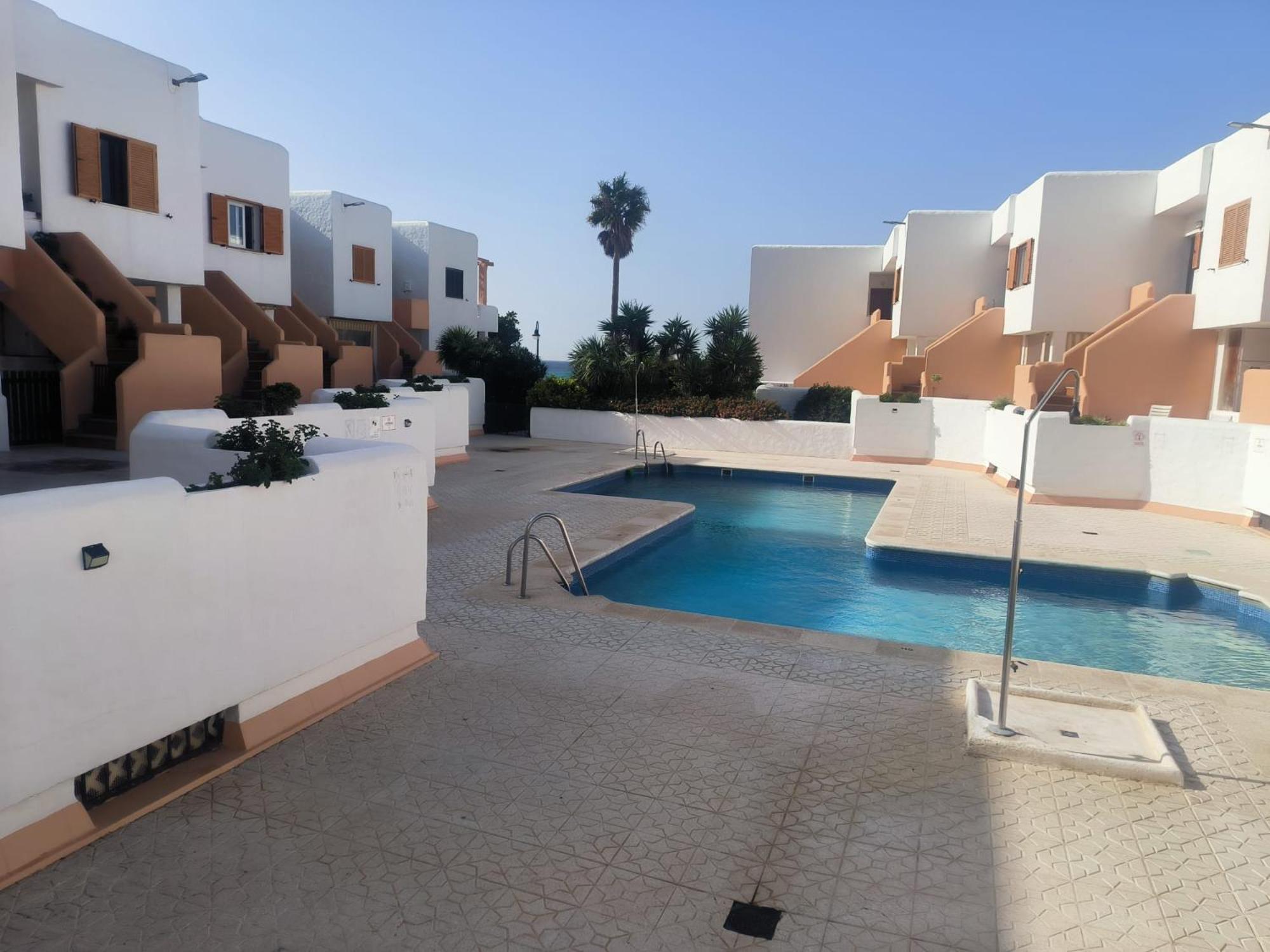 Piscina, Wifi, Patio Con Vistas Tarifa Exterior foto