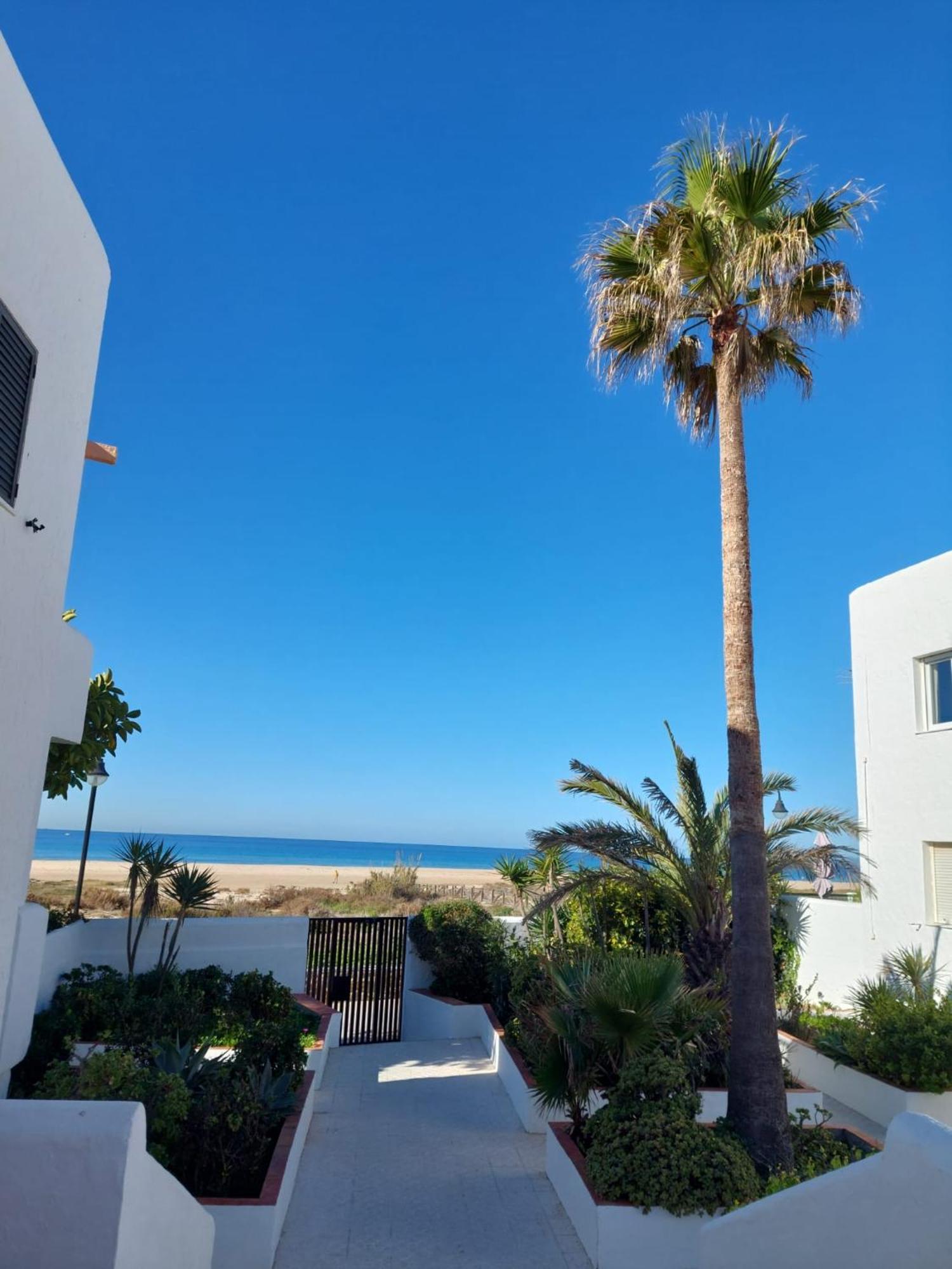 Piscina, Wifi, Patio Con Vistas Tarifa Exterior foto